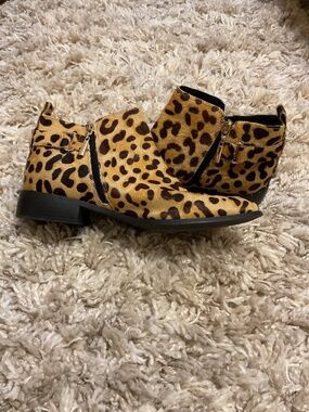 Steve Madden Tan Leopard Print Fur Ankle Booties | Size 8.5